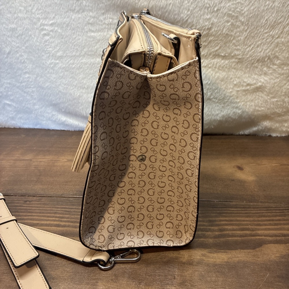 GUESS Purse Monogram Beige Satchel Shoulder Handbag Crossbody Purse EUC - Picture 6 of 16